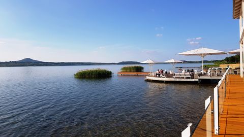 Terrasse am See mit wundervollem Ausblick über das Wasser