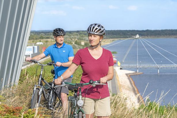 Radfahrer an der Victoriahöhe am Großräschener See