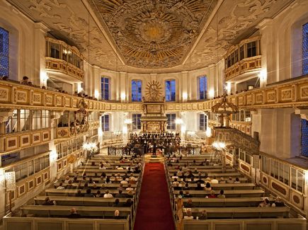 Konzert in den Innenräumen der Kirche 