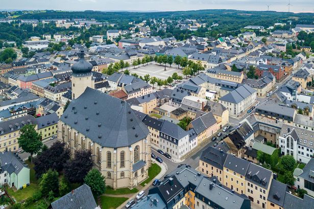 Luftaufnahme des historischen Stadtkerns von Marienberg