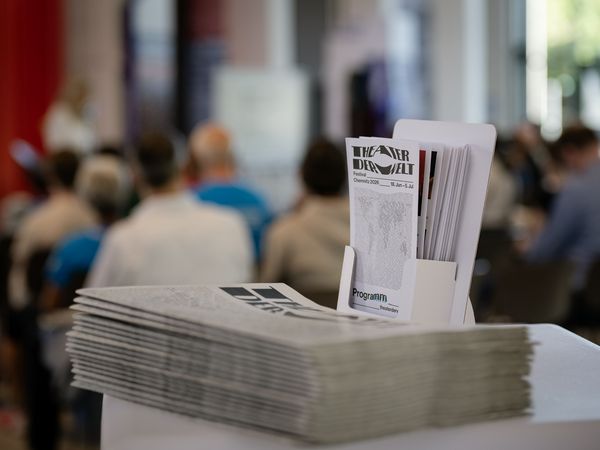 Blick auf Prospekte THEATER DER WELT in Chemnitz