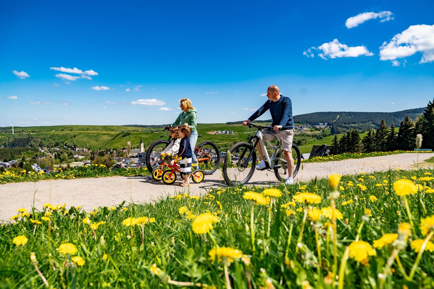 Familie Fahrrad fahren