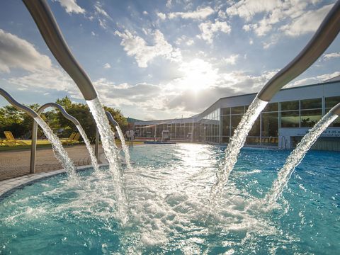 Außenpool im Heide Spa Bad Düben. Es ist ein Whirlpool.