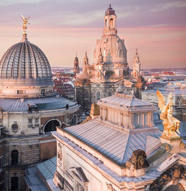 Die Frauenkirche in Dresden bei Sonnenuntergang