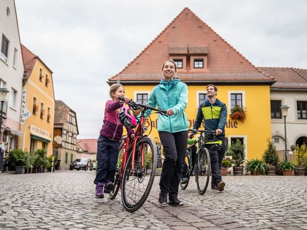 Familienurlaub in Radebeul Altkötzschenbroda Familie mit dem Rad in Radebeul Altkötzschenbroda