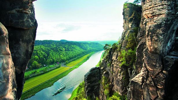 Blick von der Bastei auf die Elbe in der Sächsischen Schweiz