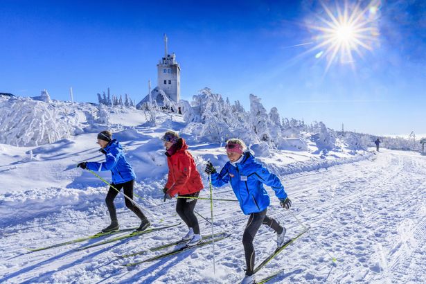 Titelmotiv der Ausgabe der Tourismus-Nachrichten Winter 2021 der TMGS, Foto: Rainer Weisflog