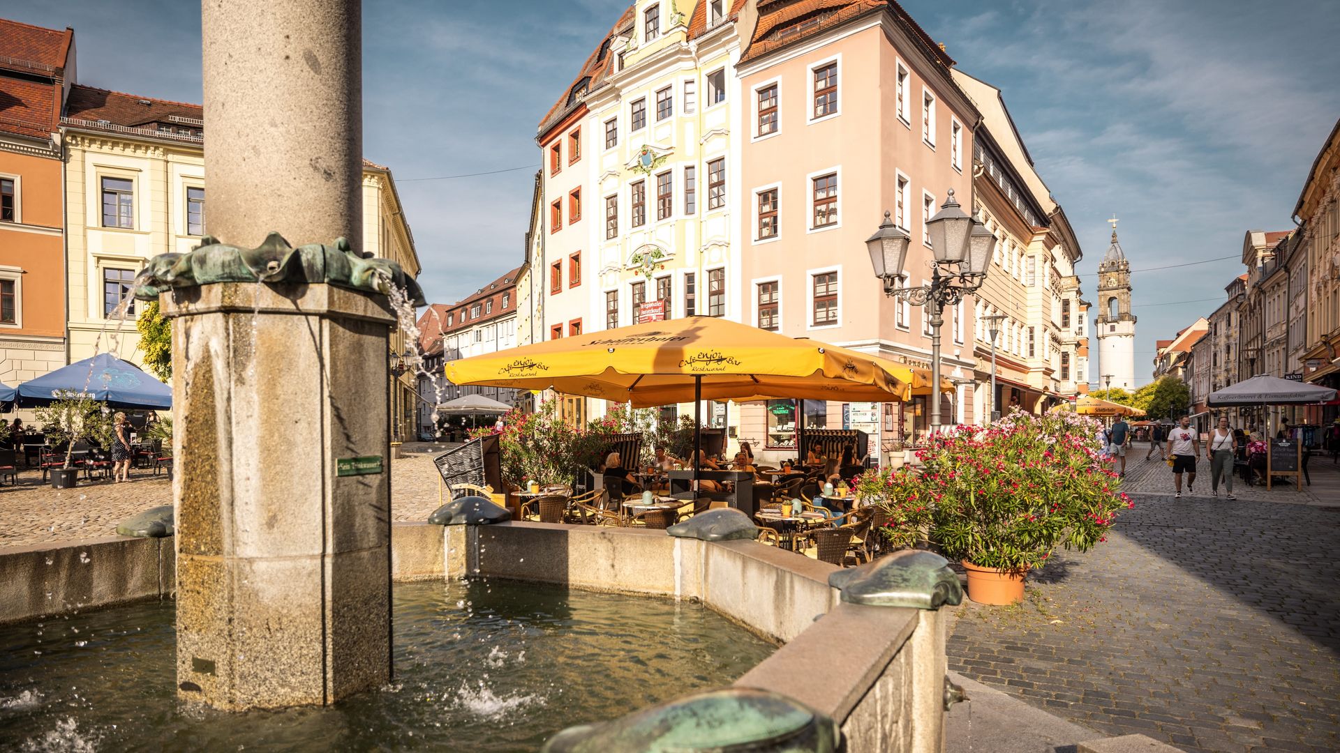 Historischer Hauptmarkt in Bautzen im Sommer / Historic main market square in Bautzen in summer