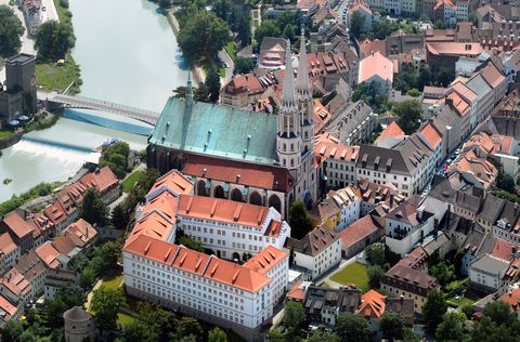 Luftaufnahme von der Görlitzer Altstadt mit der Altstadtbrücke und der Peterskirche