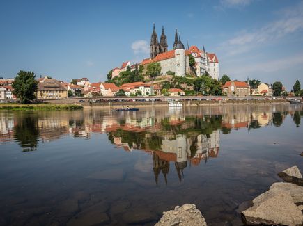 Blick über die Elbe auf die Albrechtsburg in Meissen.