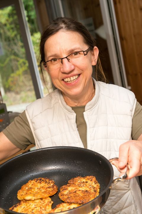 Leckere Bambes (ähnliche Kartoffelpuffern) in der Pfanne hergestellt von der Manufaktur Pufferfreunde