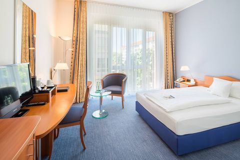 Stilvoll eingerichtetes Hotelzimmer