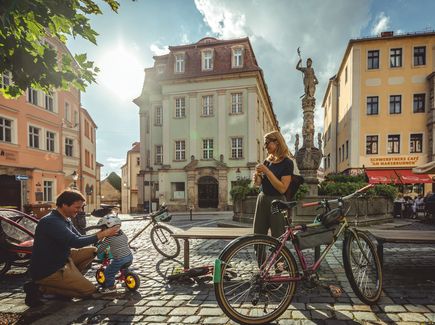 Eine Familie in der Altstadt von Zittau