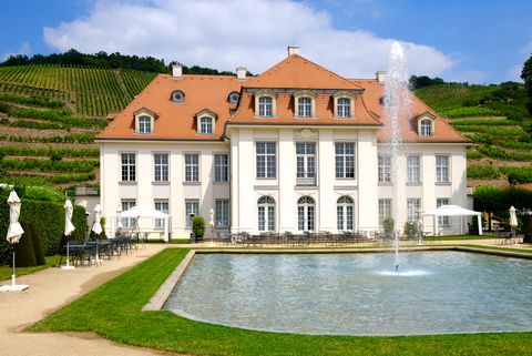 Barockschloss mit einer barocken Gartenanlage
