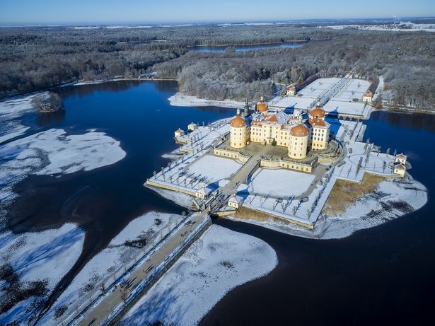 Schloss Moritzburg im Winterzauber, Ansicht aus der Vogelperspektive