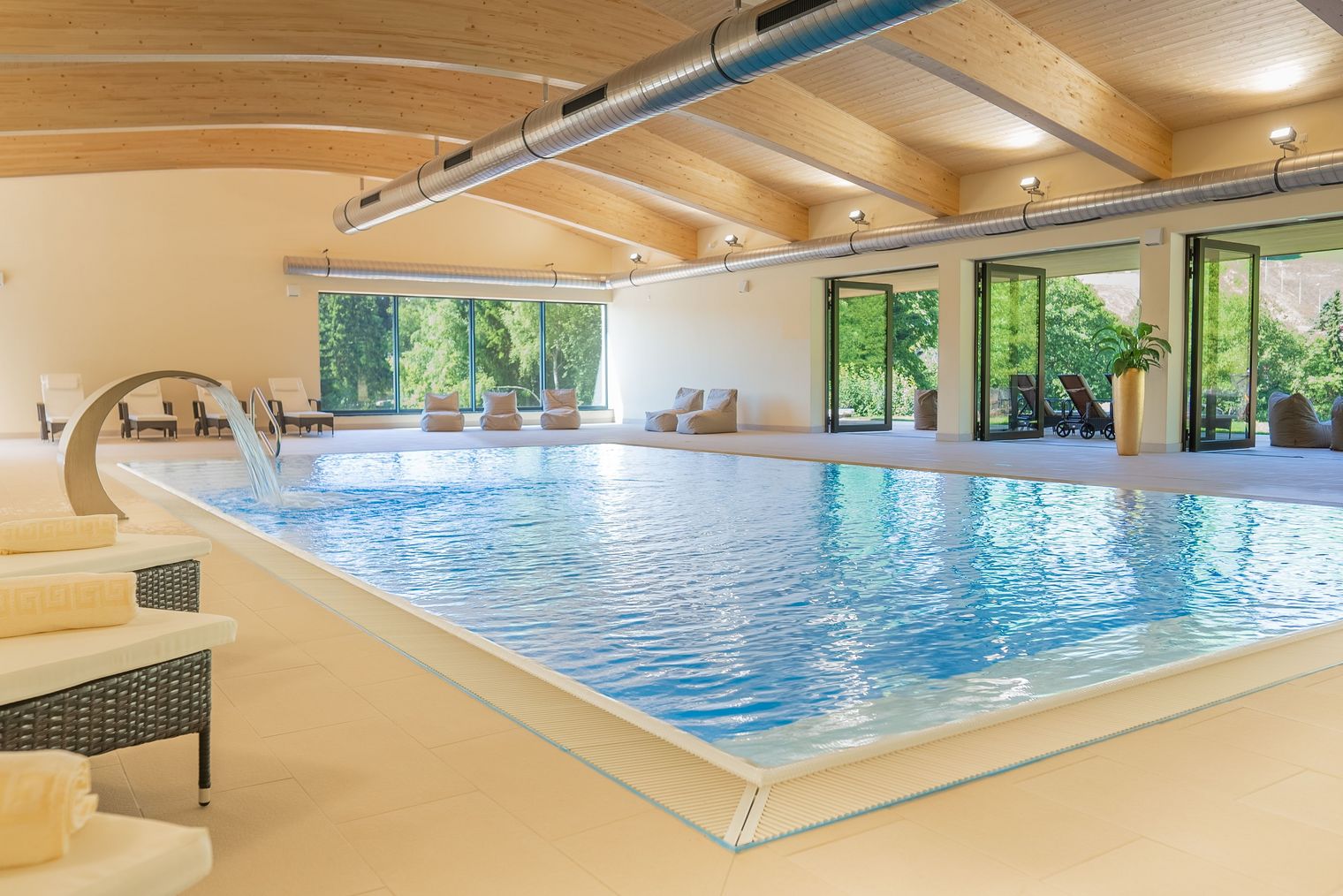 Innenpool im Hotel
