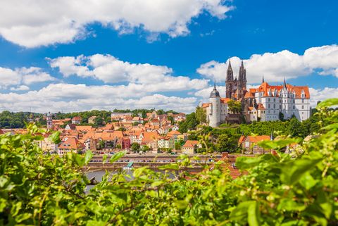 Blick über die Elbe auf Meißens Burgensemble und die Altstadt. 