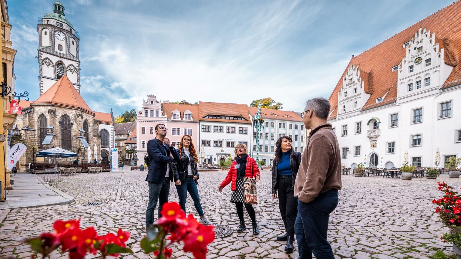 Stadtführung in Meißen auf dem Marktplatz / Guided tour in Meißen on the market square