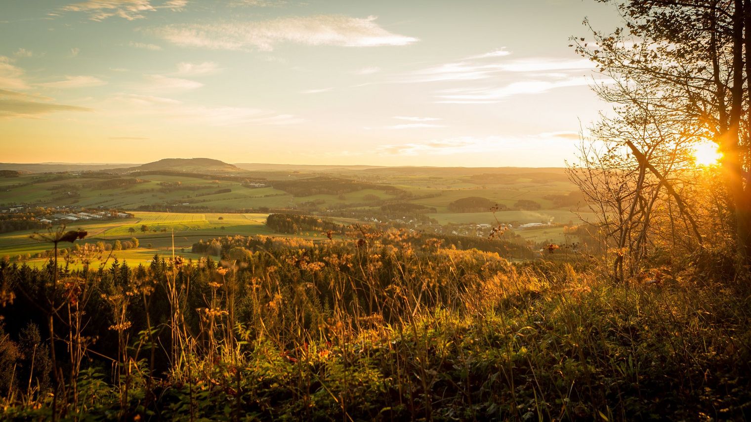 Erzgebirgische Landschaft im Sonnenlicht