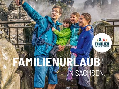 Das Foto zeigt das Titelcover des Magazins "Familienurlaub in Sachsen 2026/27"