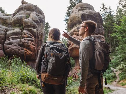 Familie beim Wandern im Zittauer Gebirge