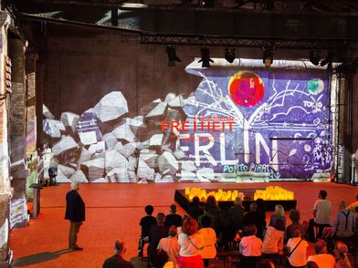 immersive Ausstellung "Leuchtende Freiheit" im Kunstkraftwerk Leipzig