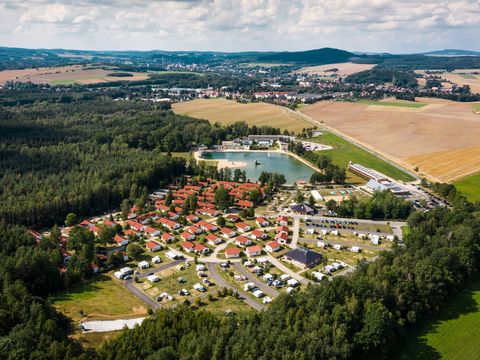 Der Ferienpark Trixi von oben. Links sieht man den Anfang des Waldes. 