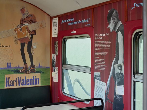 Innenaufnahme Karl-Valentin-Wagen, Zittauer Schmalspurbahn Innenaufnahme Karl-Valentin-Wagen, Zittauer Schmalspurbahn