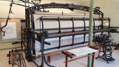 Historische Stickmaschine