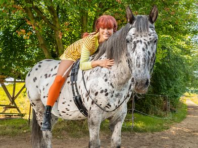 Szene aus "Pippi Langstrumpf": Pippi sitzt auf einem Schimmel
