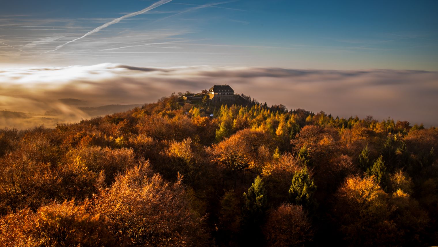 Blick über die Hochwaldbaude in den Naturpark Zittauer Gebirge