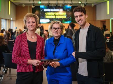 Barbara Klepsch, Veronika Hiebl und Niklas Müller beim Digital-Tag der TMGS