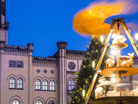 Eine Pyramide auf dem Weihnachtsmarkt in Zittau