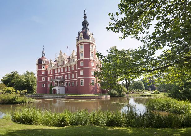 Blick auf das Neue Schloss im Fürst-Pückler-Park Bad Muskau