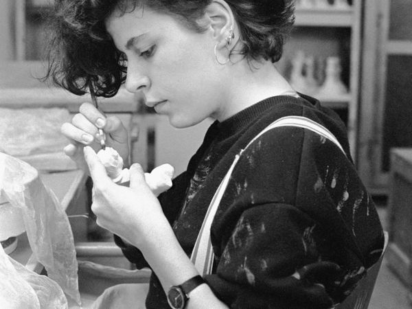 Bossiererin in der Meissener Porzellanmanufaktur, 1988-92 Bossiererin in der Meissener Porzellanmanufaktur, 1988-92