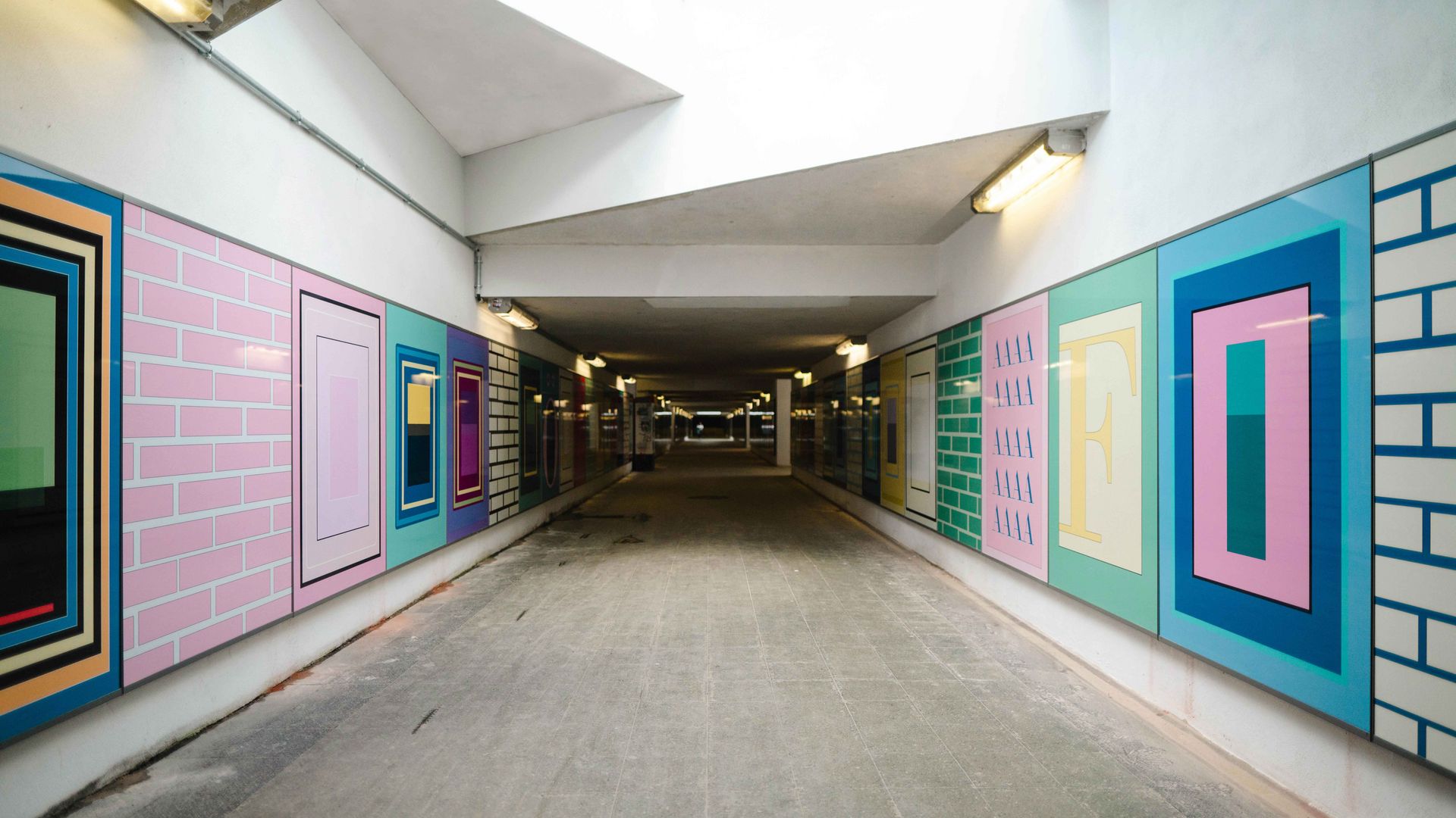 Kunstelemente im Bahnhof