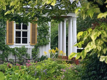 Das Verlegermuseum Göschenhaus mit einem Garten steht in Grimma.