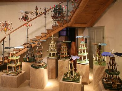 Pyramidengruppe im Vestibül Schloss Zuschendorf