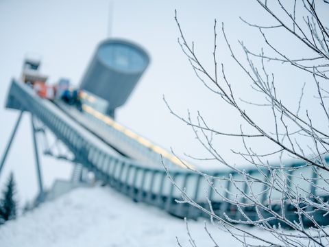 Sparkassen Vogtland Arena in Klingenthal im Winter, Blick nach oben