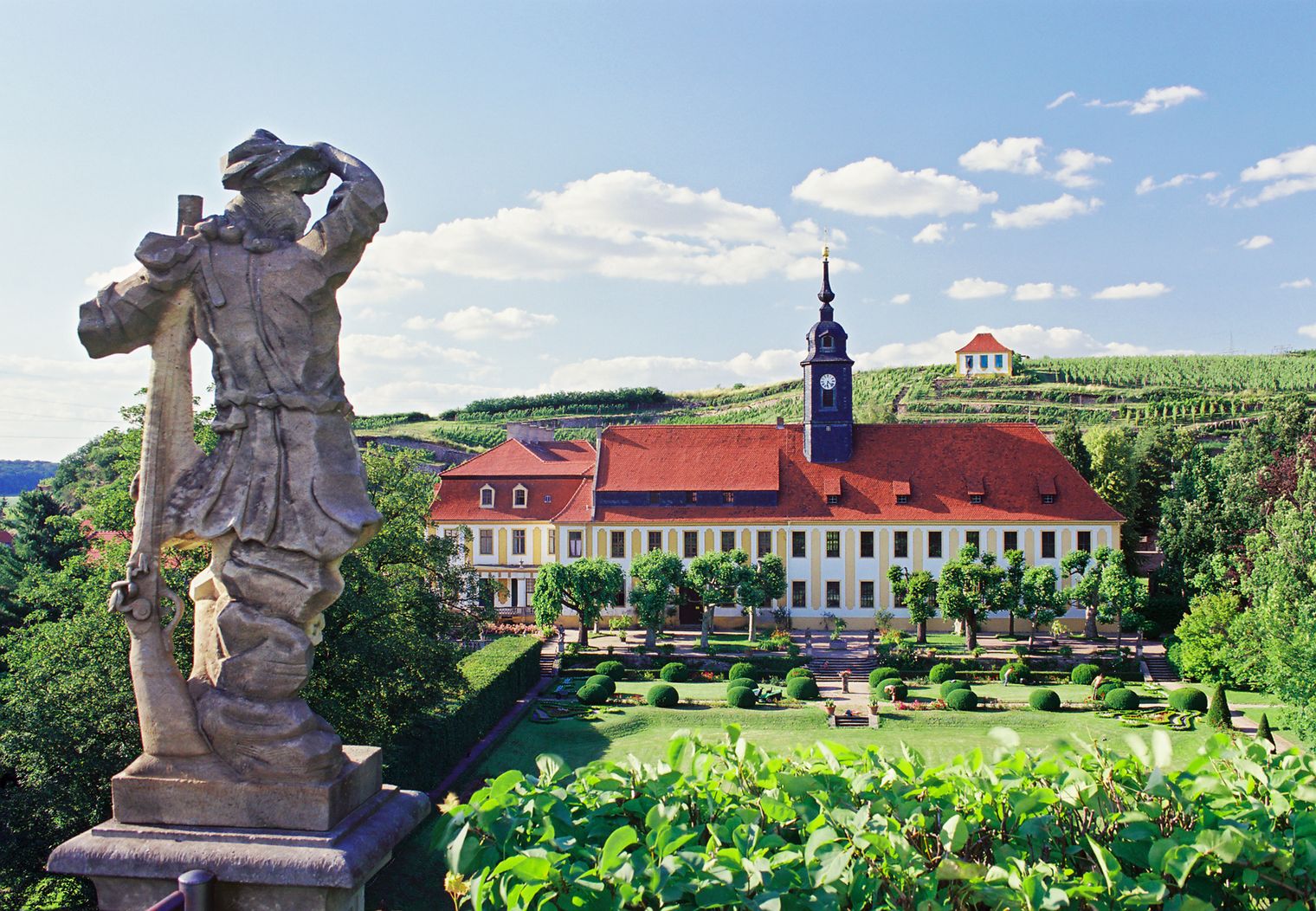 Sächsischer Weinwanderweg, Diesbar Seusslitz, Schlosspark und Kirche