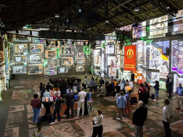 immersive Ausstellung "Leuchtende Freiheit" im Kunstkraftwerk Leipzig