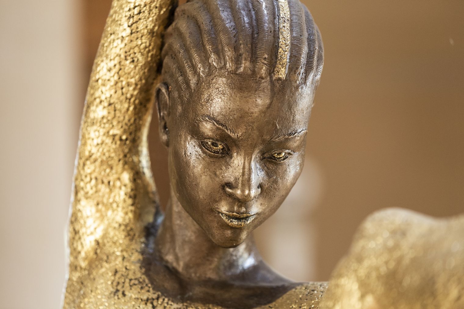 Das Foto zeigt den Kopf einer Skulptur der Bildhauerin Malgorzata Chodakowska aus Dresden
