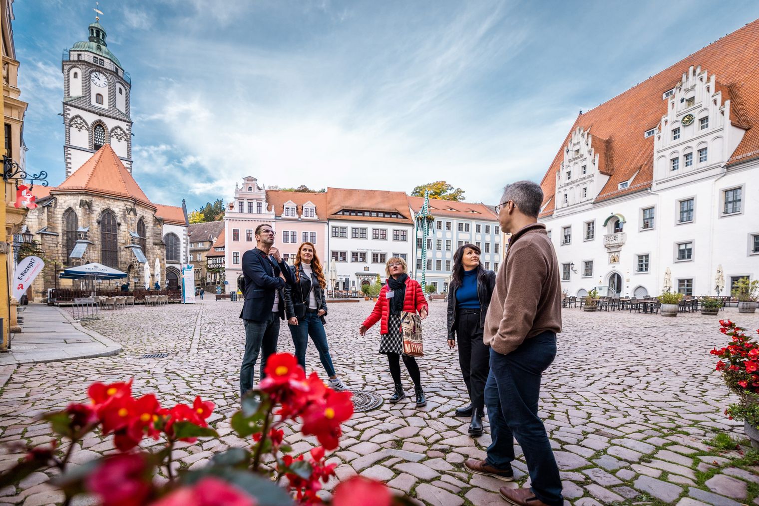Stadtführung in Meißen auf dem Marktplatz / Guided tour in Meißen on the market square