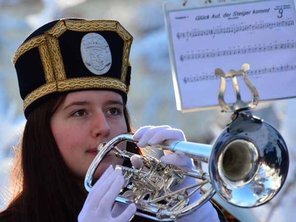 Mädchen mit Trompete bei der Bergparade in Seiffen // Girl with trumpet at the mountain parade in Seiffen