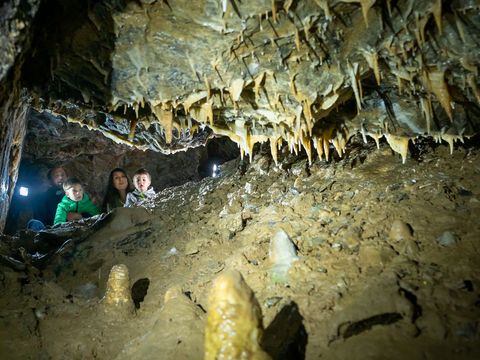 Kinder in der Drachenhöhle Syrau