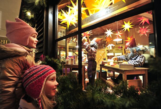 Kinderstaunen auf dem Weihnachtsmarkt in Annaberg