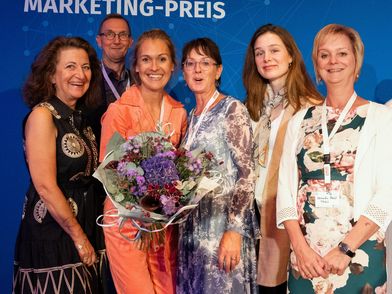 Das ist das Teamfoto der TMGS-Mitarbeiter, di beim Dresdner Marketing-Preis 2025 als Finalisten auftraten