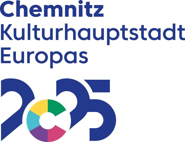 Logo von Chemnitz als Kulturhauptstadt 2025 mit blauer und bunter Schrift