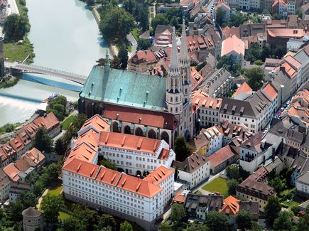 Luftaufnahme von der Goerlitzer Altstadt mit der Altstadtbruecke und der Peterskirche