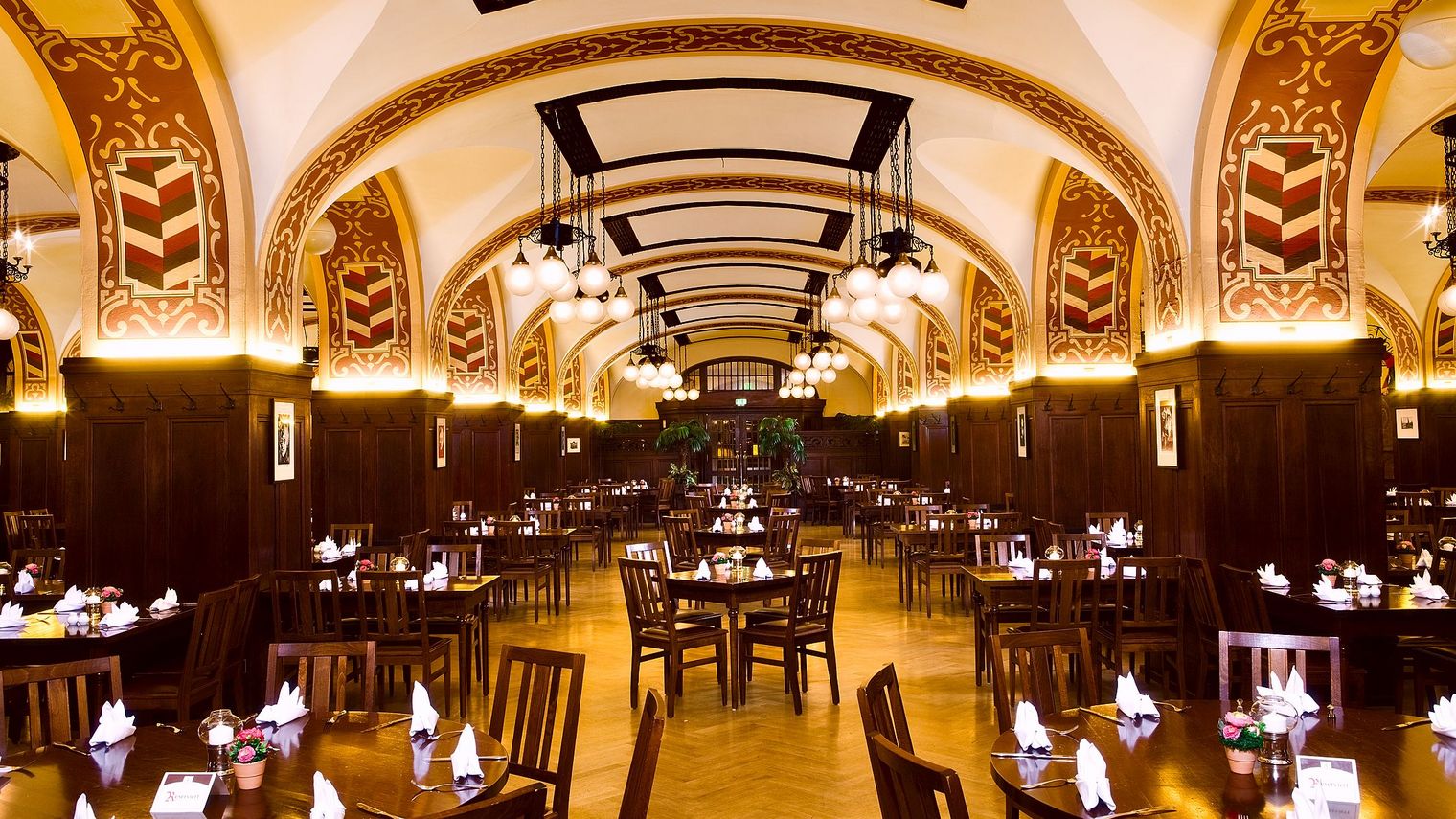 Blick zum Haupteingang in Auerbachs Keller in Leipzig